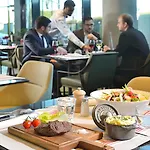 Hotel Radisson Blu Cdg Airport Terminal Hotel, Paris