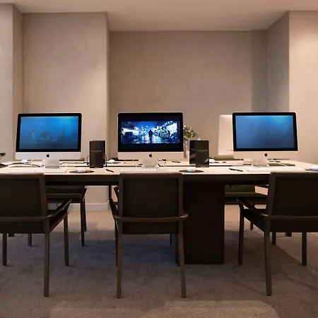 Radisson Blu Cdg Airport Terminal Hotel, Paris