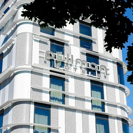 Hotel Radisson Blu Cdg Airport Terminal Hotel, Paris