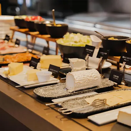 Radisson Blu Cdg Airport Terminal Hotel, Paris Hotel 4*