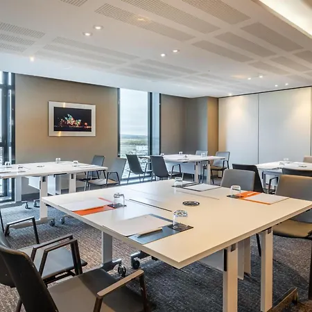 بولمان باريس مطار رواسي شارل ديغول لي ميسنيل أميلو