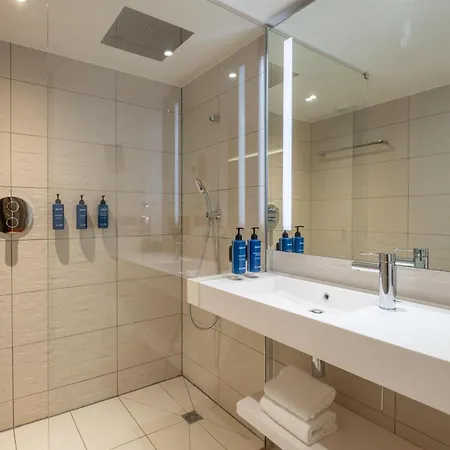 Radisson Blu Cdg Airport Terminal Hotel, Paris Szálloda 4*