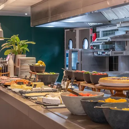 Radisson Blu Cdg Airport Terminal Hotel, Paris Hotel 4*