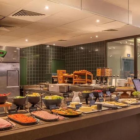 Radisson Blu Cdg Airport Terminal Hotel, Paris 4*
