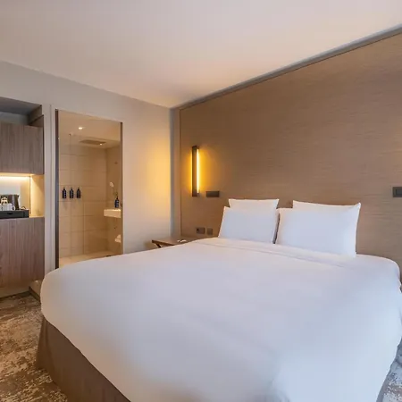 Hotel Radisson Blu Cdg Airport Terminal Hotel, Paris