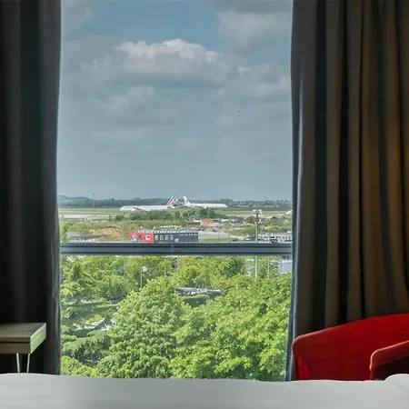 Radisson Blu Cdg Airport Terminal Hotel, Paris 4*